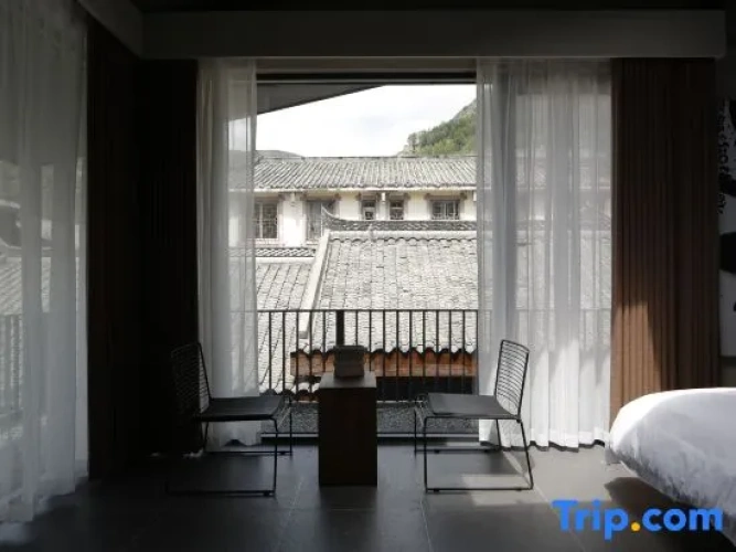 Suite with balcony