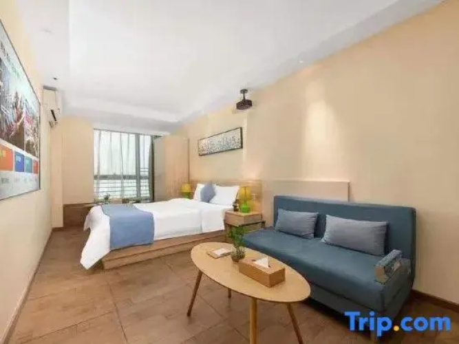 Zeus E-Sports Apartment