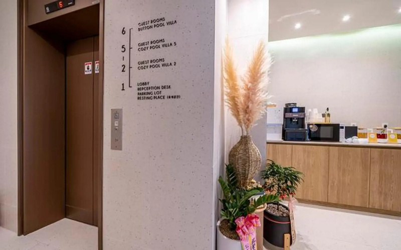 Button Hotel