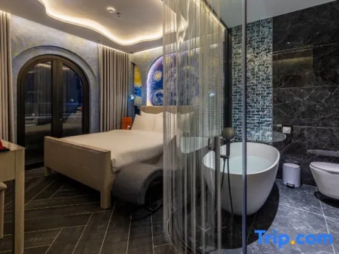 Royal Double Suite with city view