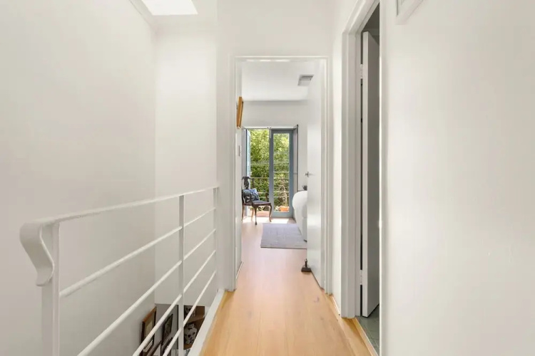 Spacious 2-bed Townhouse With a Lush Courtyard