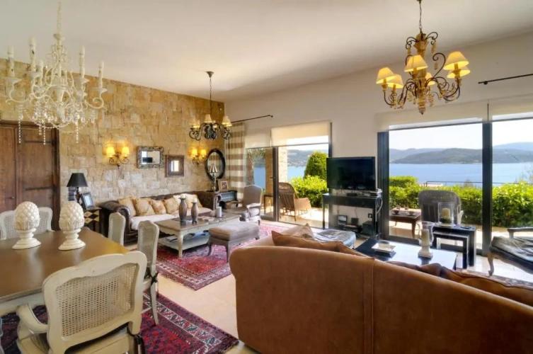 5 Bedrooms Cottage