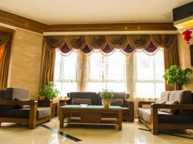 Fenghuang Huating Hostel