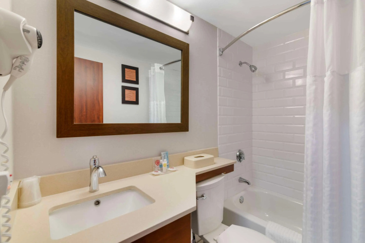 Comfort Inn Airport photo 11