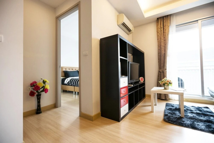 Cozy Thonglor by Pat