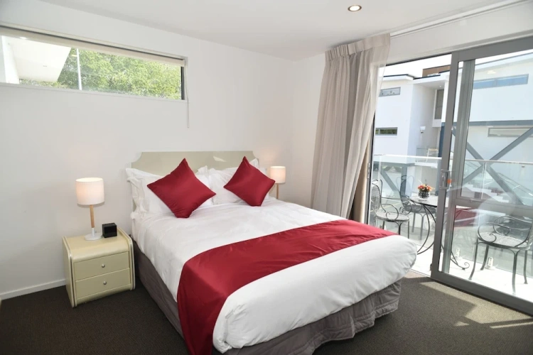 1 Bedroom Suite with balcony and with city view