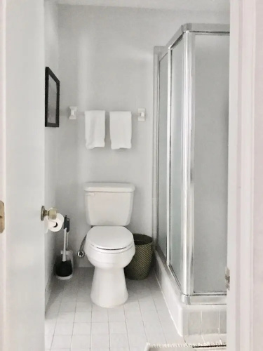 Quiet Convenient and Modern Haven