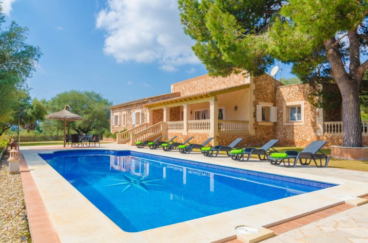 4 Bedrooms Villa