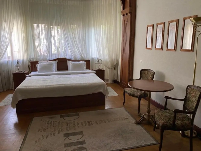 Deluxe Studio