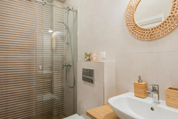 BOHO BEACH STUDIO su terasa ir baseinu