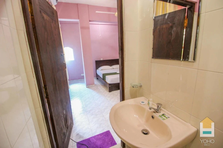 Yoho Bro Hotel