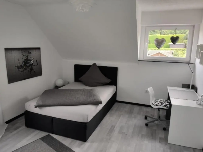 5 Bedrooms Cottage