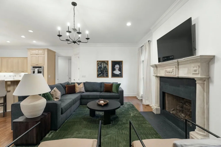 Chic & Secluded 4 BDR in Desirable Tarrytown!