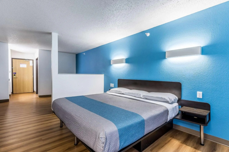 Motel 6 Indianapolis, IN - Southport