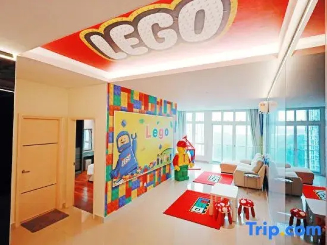 Lego House Near Lego Land