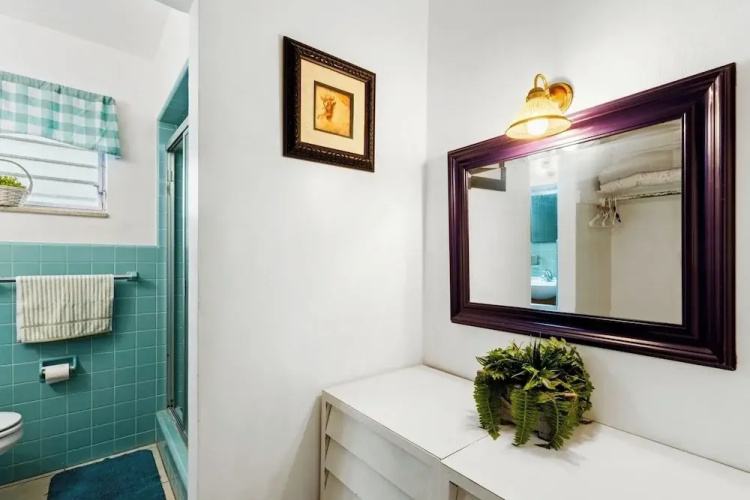 Pet Friendly Stylish Studio in Hollywood