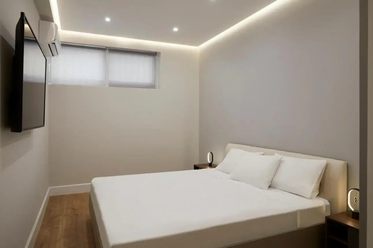 Central & Comfy apartment 2mins walking from metro