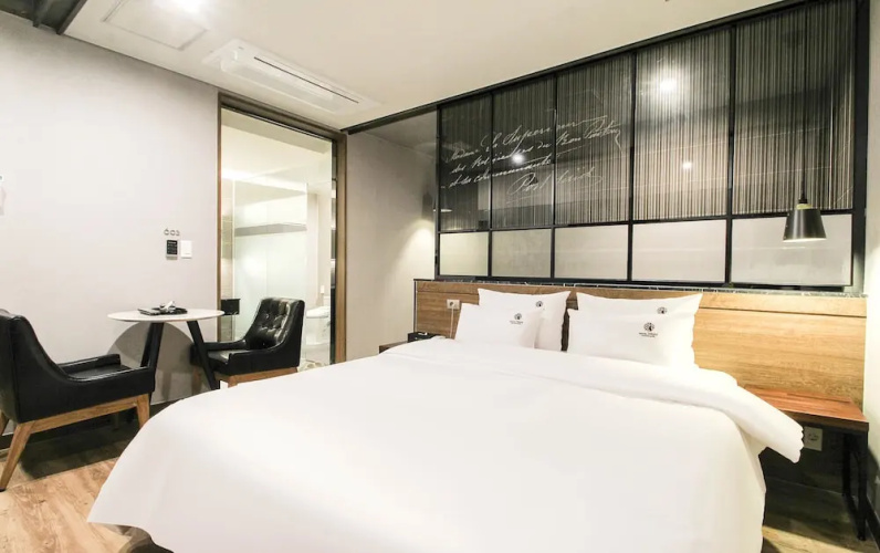 2Night Hotel