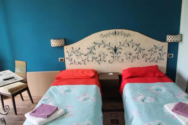 Standard Twin room with balcony