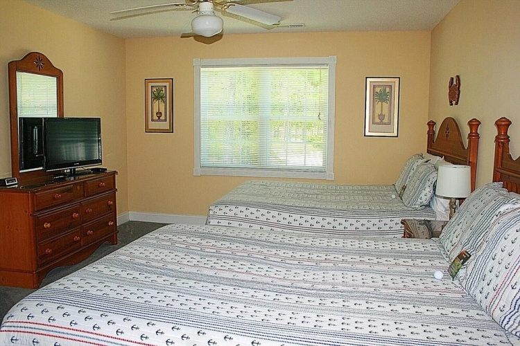 1107m 1 Bedroom Condo by Redawning