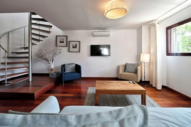Standard Penthouse room with city view