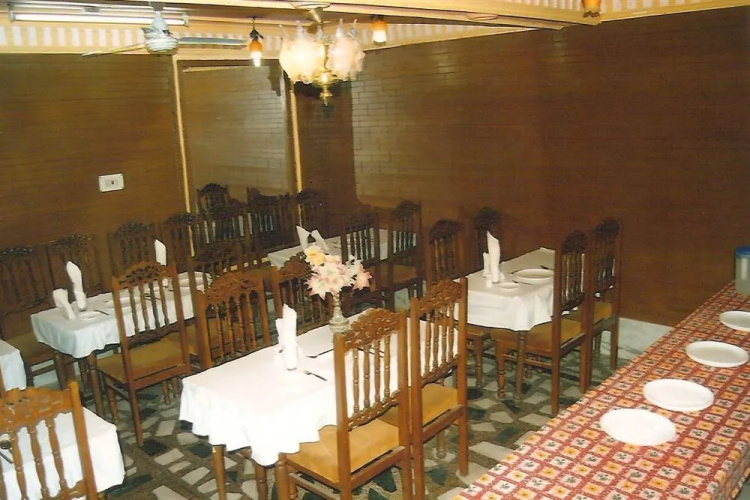 Hotel Zahgeer Continental, Srinagar