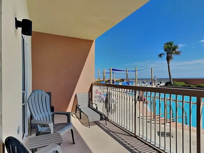 Standard room with balcony and with pool view