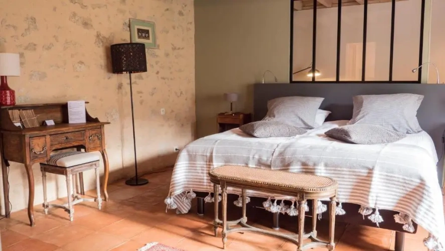 Standard Twin room with garden view