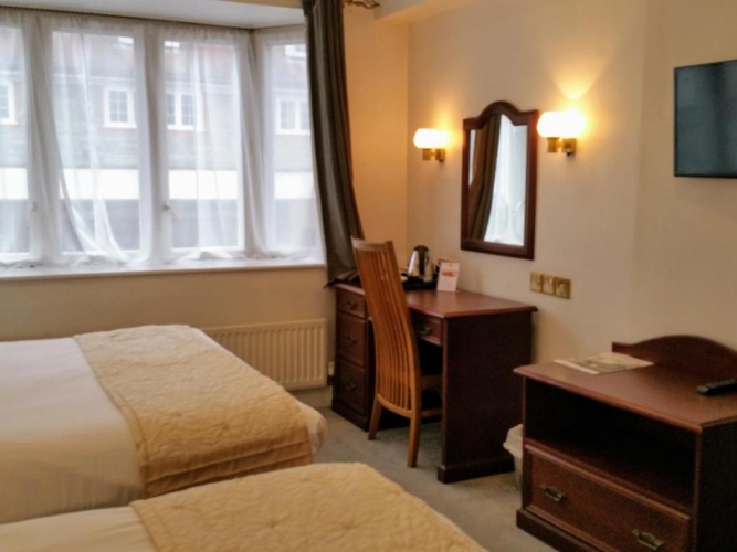 Standard Triple room