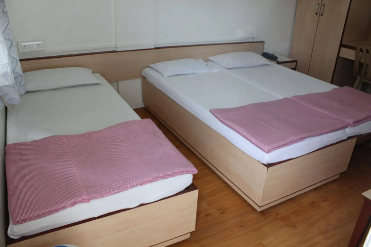 Hotel Bhooshan Sivajinagar