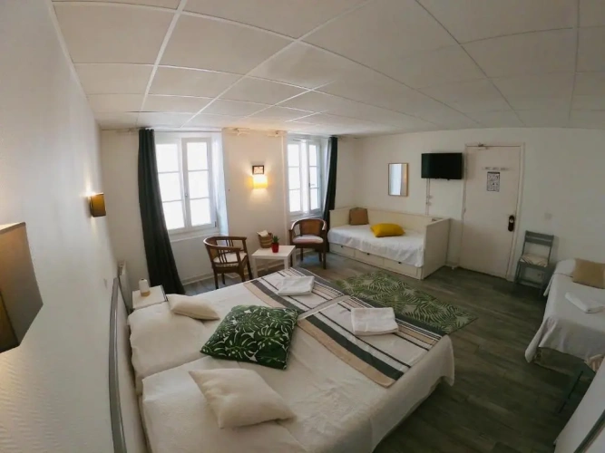 Standard Triple room