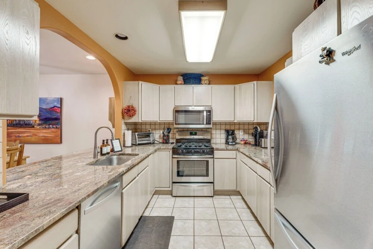4 Bedrooms Apartment