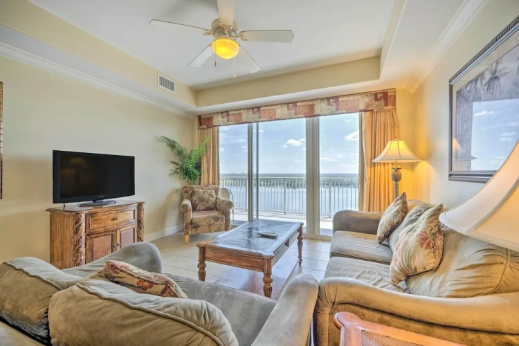 2 Bedrooms Apartment