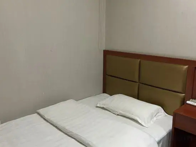 Mengcheng Jiayue Hotel