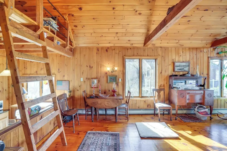 Ski, Sip & Snuggle: Cozy Catskills Gem w/ Views!