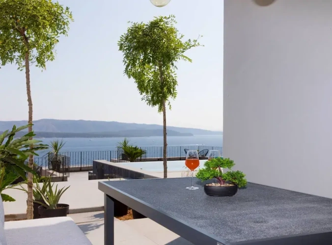 4 Bedrooms Villa