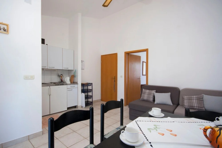 Apartments Maretic