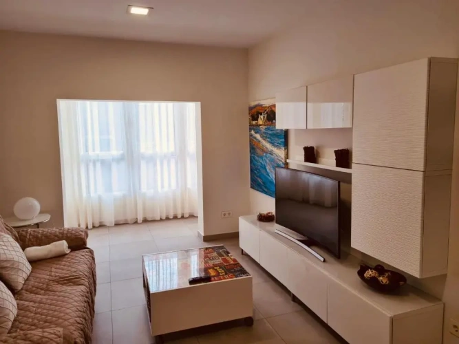 3 Bedrooms Apartment