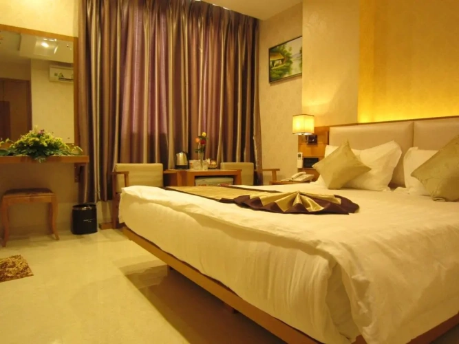 Deluxe Double room with city view