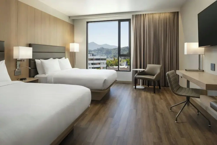 Deluxe Quadruple room with mountain view