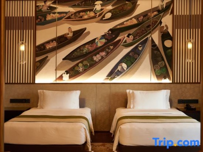 Twin Suite with lake view