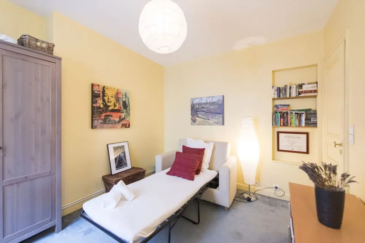 Comfortable near Montmartre