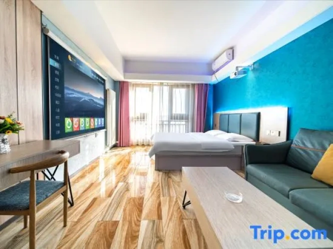 Deluxe Attic room
