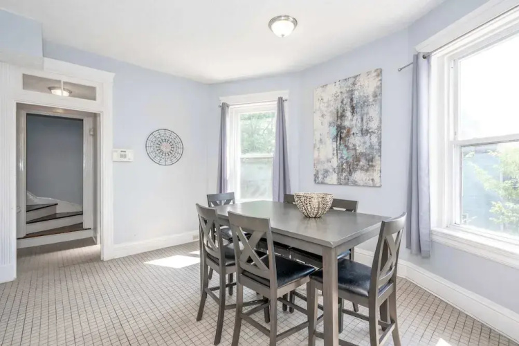 Queen City Suites 2 For 4