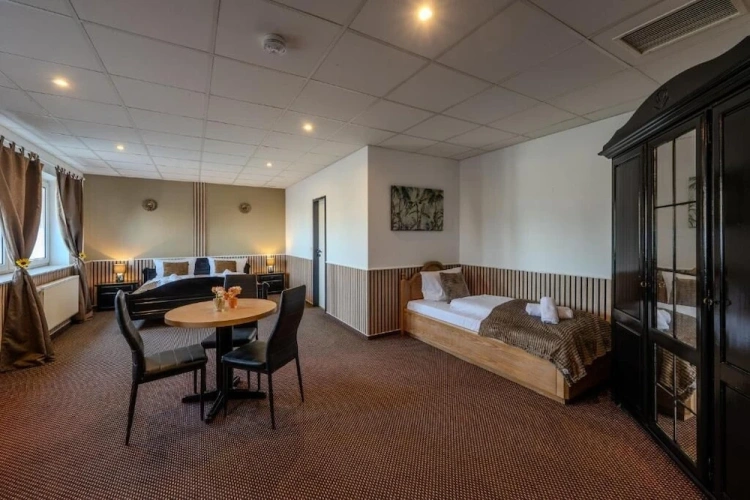 Standard Triple room