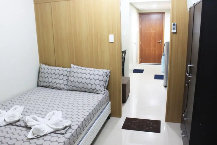 1 Bedroom Economy Apartment with balcony and with city view