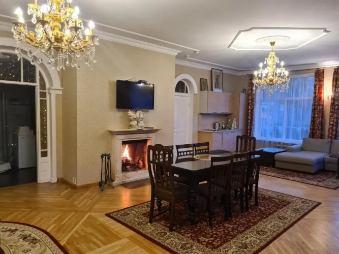 Deluxe Apartment