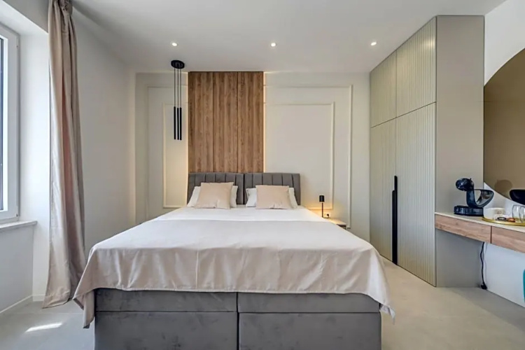 48 Rooms Split
