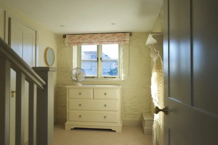 Classic Cotswolds Getaway in Radcot