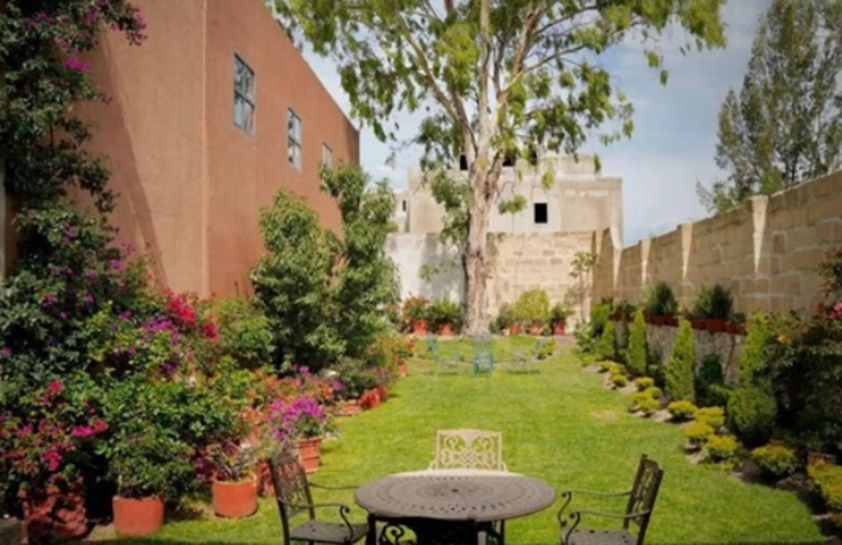 Tadeo Inn Bed & Breakfast